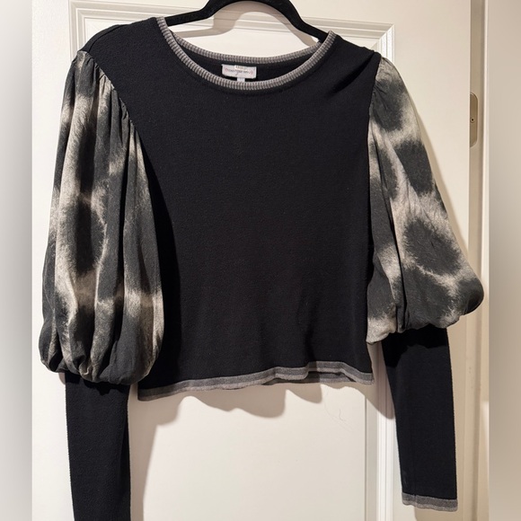 conditions apply Tops - Elegant Black and Gray Puff Sleeve Top 🔥New No Tags